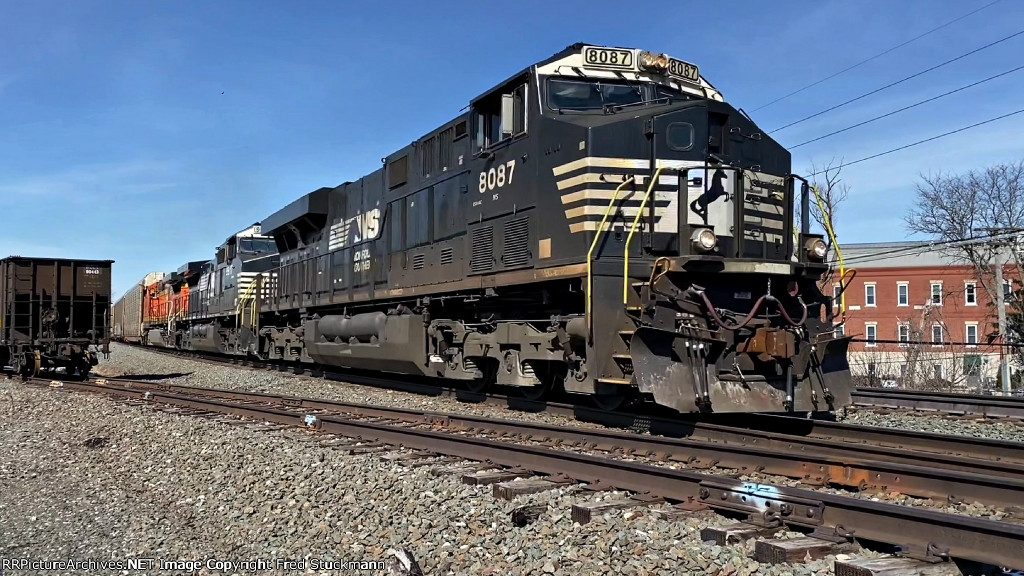 NS 8087 leads east.